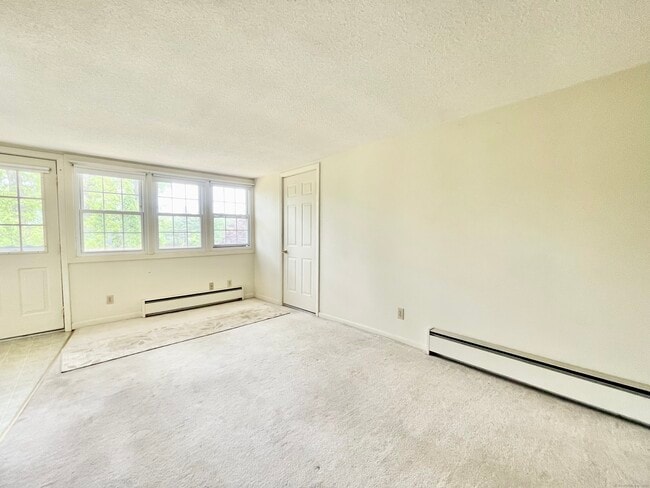 Building Photo - 17 Warren Rd