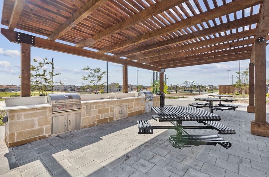 Building Photo - 1012 Rosemary Hill Dr