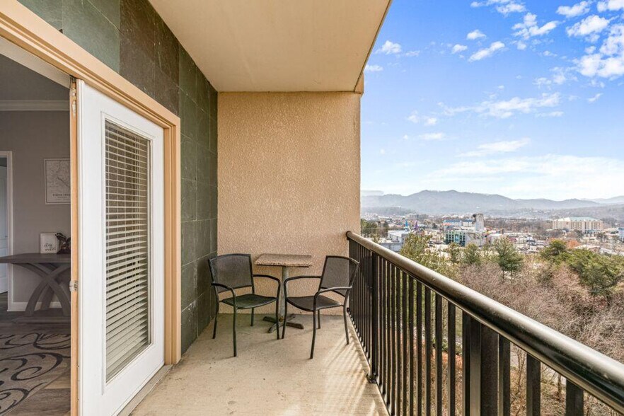 Building Photo - 124 Plaza Dr