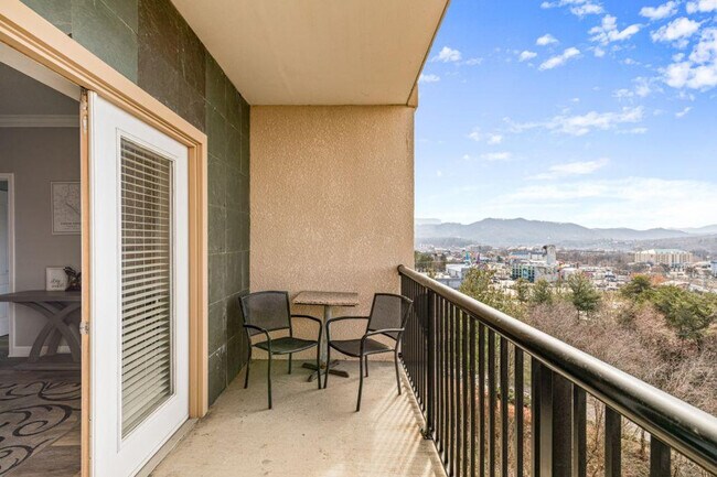 Building Photo - 124 Plaza Dr