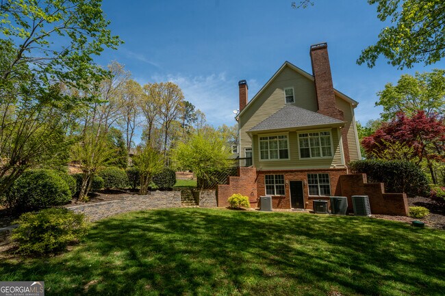 Building Photo - 2925 Orchard Dr