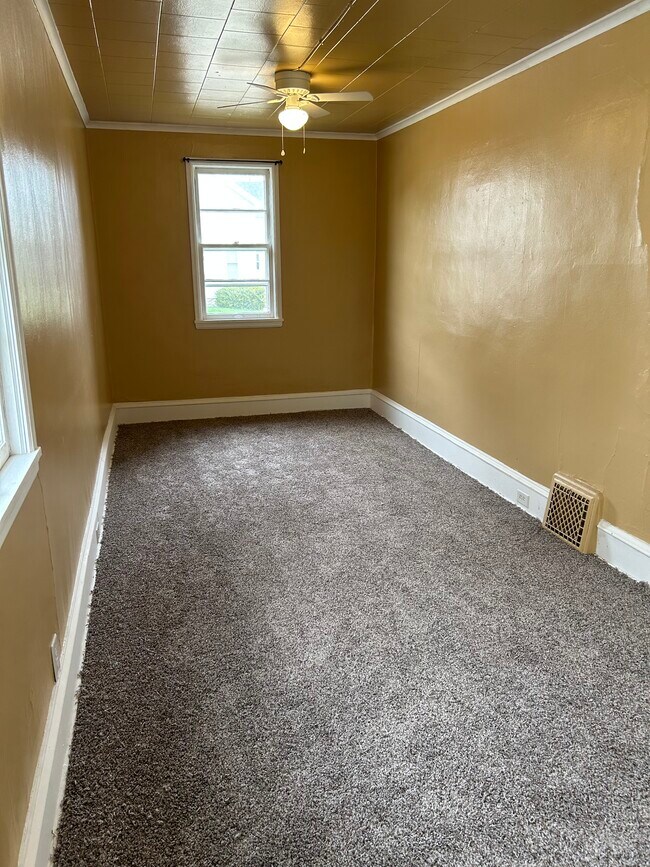 Building Photo - 403 W South Park Ave