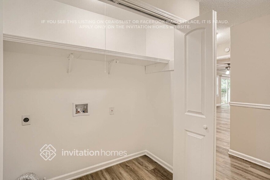 Building Photo - 2846 Cedarbrook Dr