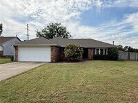 Building Photo - 1431 N Genoa Ave