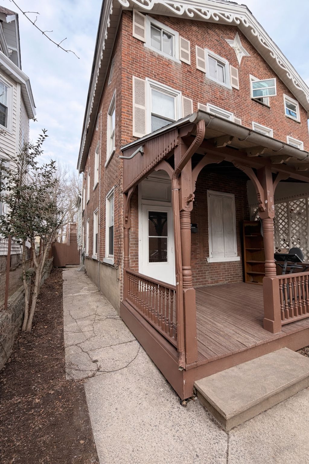 Building Photo - 709 W Marshall St