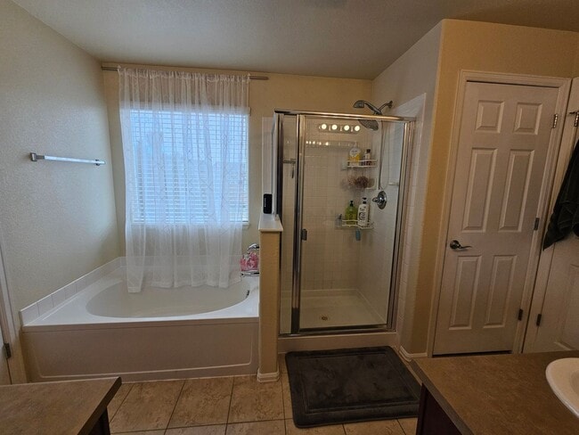 Building Photo - 3 Bed 3 bath house in 80916!