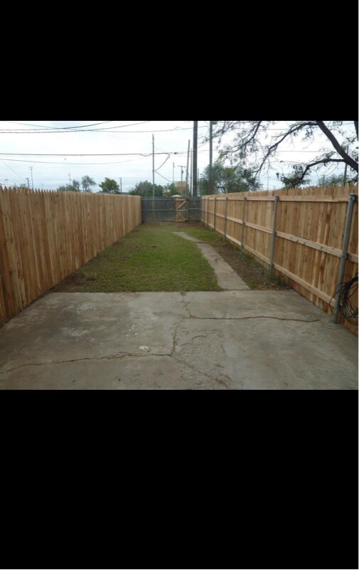 Building Photo - 1347 65th Dr