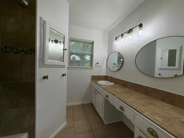 Building Photo - 901 Gregory Ave