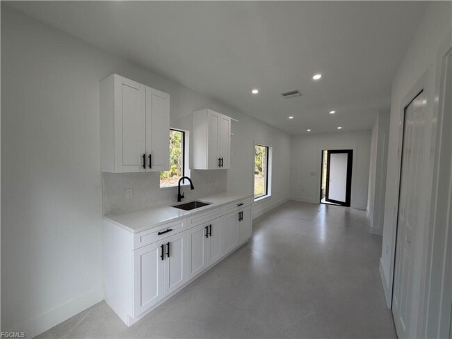 Building Photo - 4141 Everglades Blvd N