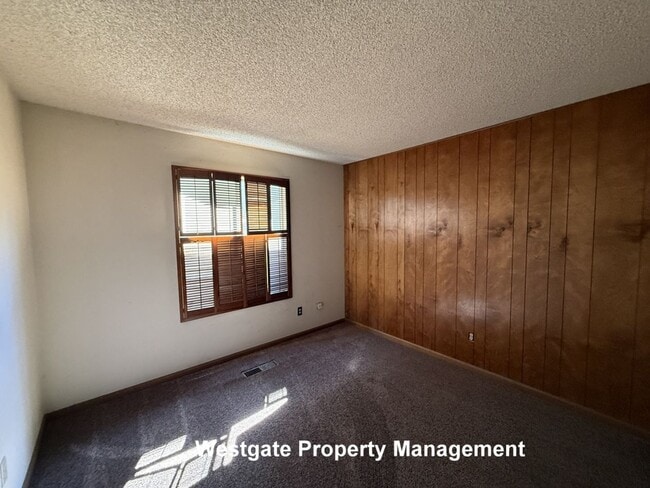 Building Photo - 328 Smith Dr