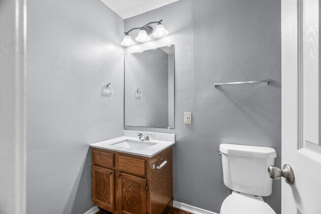 Building Photo - 1309 Country Oaks Dr