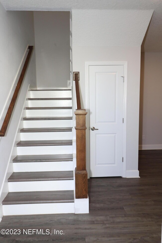 Building Photo - 11480 Gully Ct