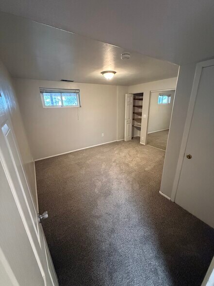 Building Photo - 7928 S DA VINCI DR