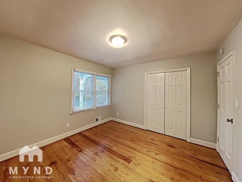 Building Photo - 1600 Arden Dr SW