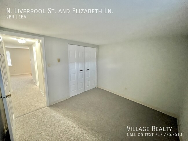 Building Photo - END-unit! Affordable 2-Bed Convenient to I...