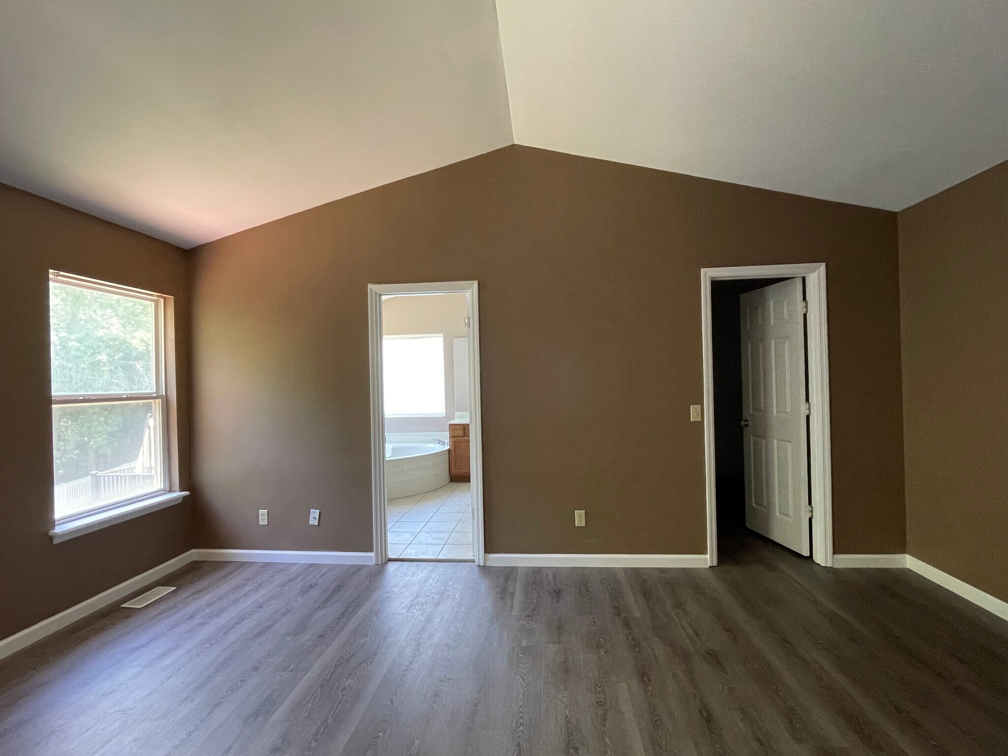 Building Photo - 636 Canary Estates Dr