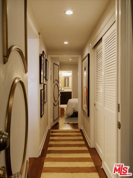 Building Photo - 1219 Sunset Plaza Dr Dr