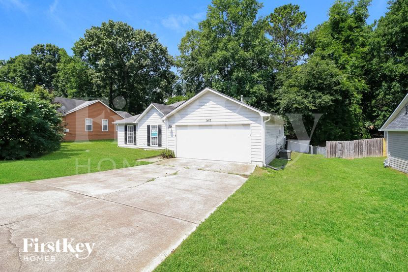 Building Photo - 1417 Oak Knoll Dr NE