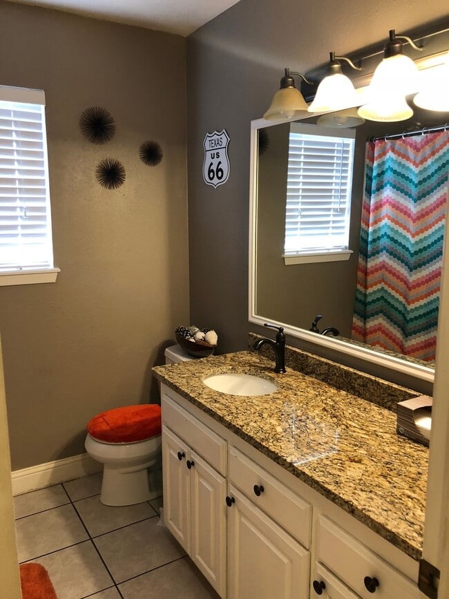 Building Photo - READY TO RENT! 3/2/2