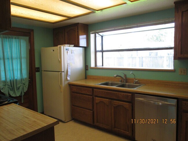 Building Photo - 527 N Washington St