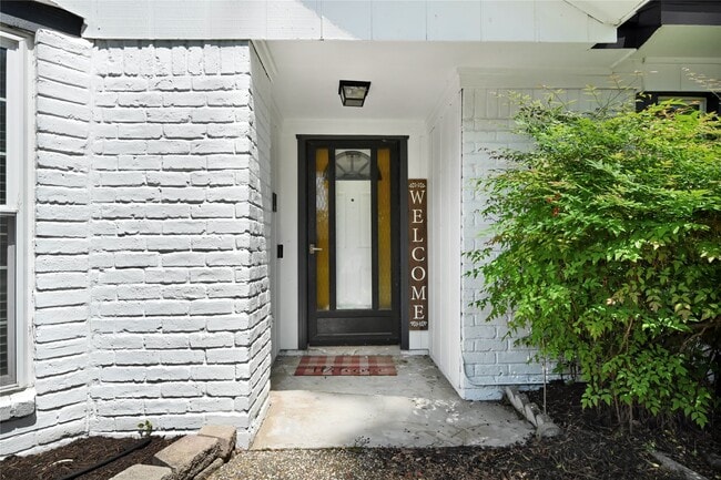 Building Photo - 25418 Tuckahoe Ln