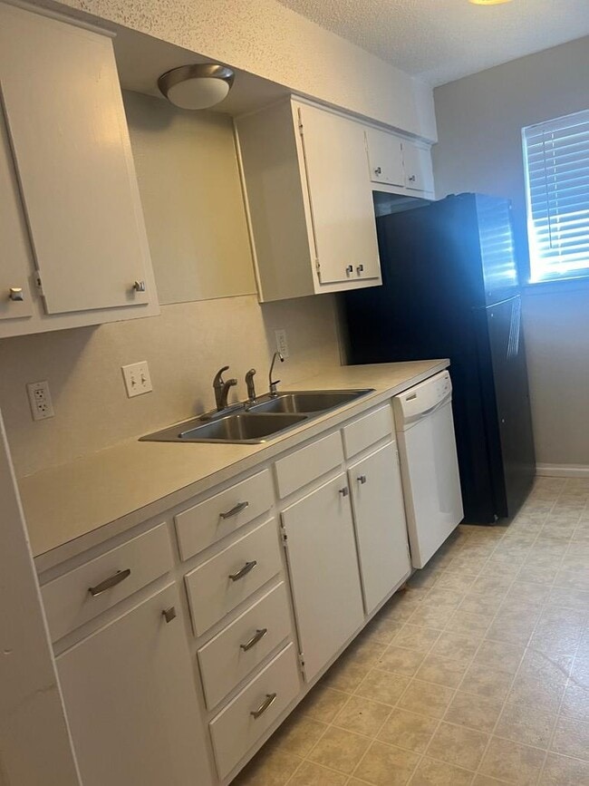 Building Photo - 1328 Tanglewood Ln