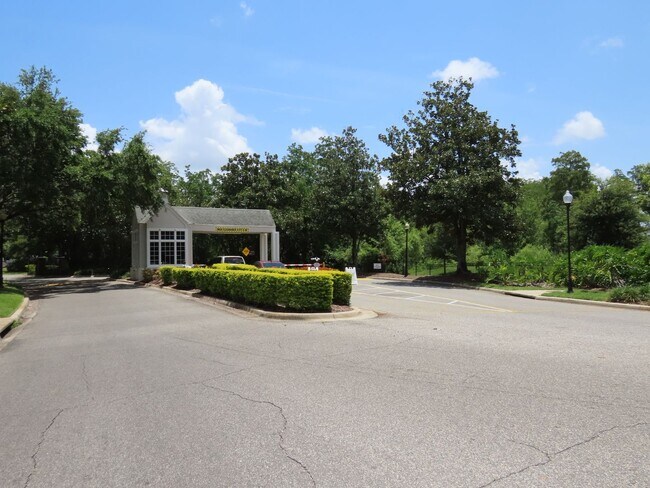 Building Photo - Orlando Park Central Gated Resort Style Co...