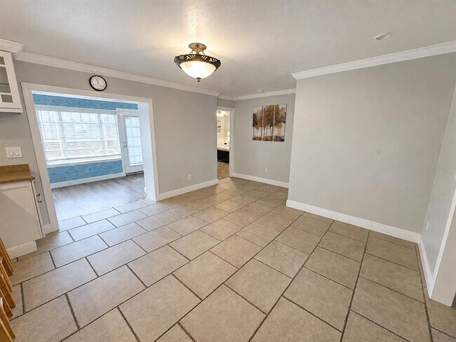 Building Photo - 2130 Pinehurst St