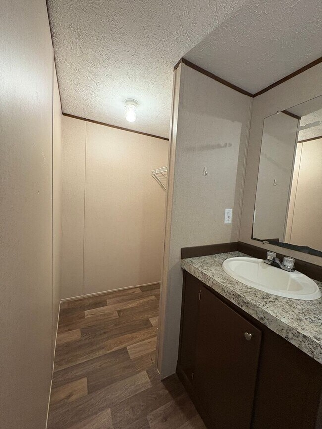 Building Photo - Nice 3 bedroom/2 bathroom mobile home located in Willow Oak Park in Keithville!