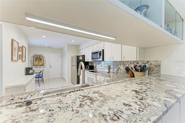 Building Photo - 3946 Wilshire Cir E