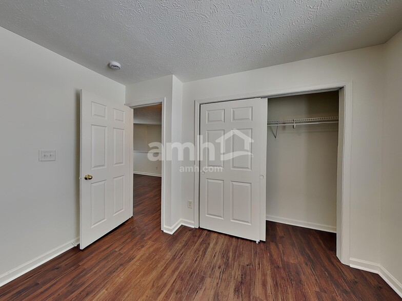 Building Photo - 2328 Salem Park Dr