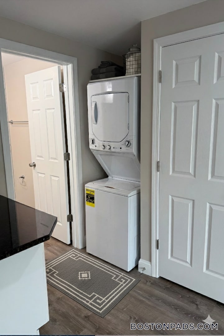 Building Photo - 23 Kenmar Dr