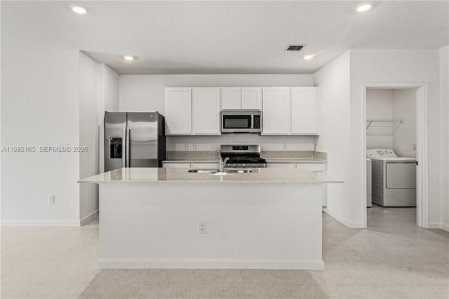 Building Photo - 10722 NW Moon Rise Ln