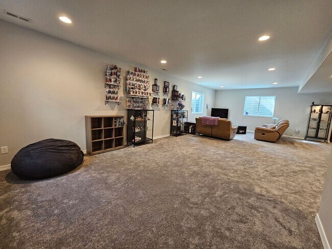 Building Photo - Beautiful 5-bedroom, 5-bathroom home in the desirable Banning Lewis Ranch community!