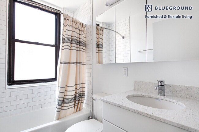 Building Photo - 240 E 27th St