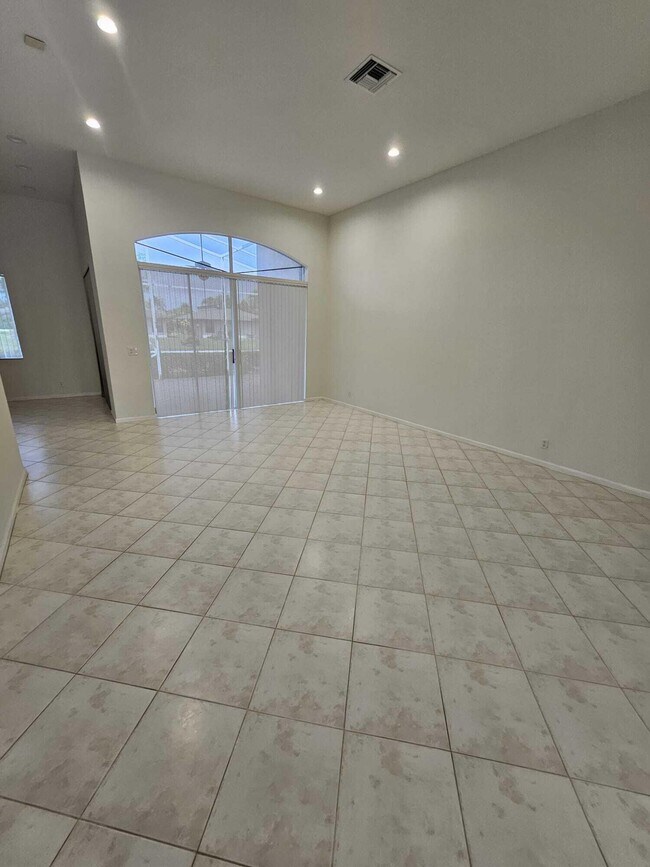 Building Photo - 7835 NW 78th Ave