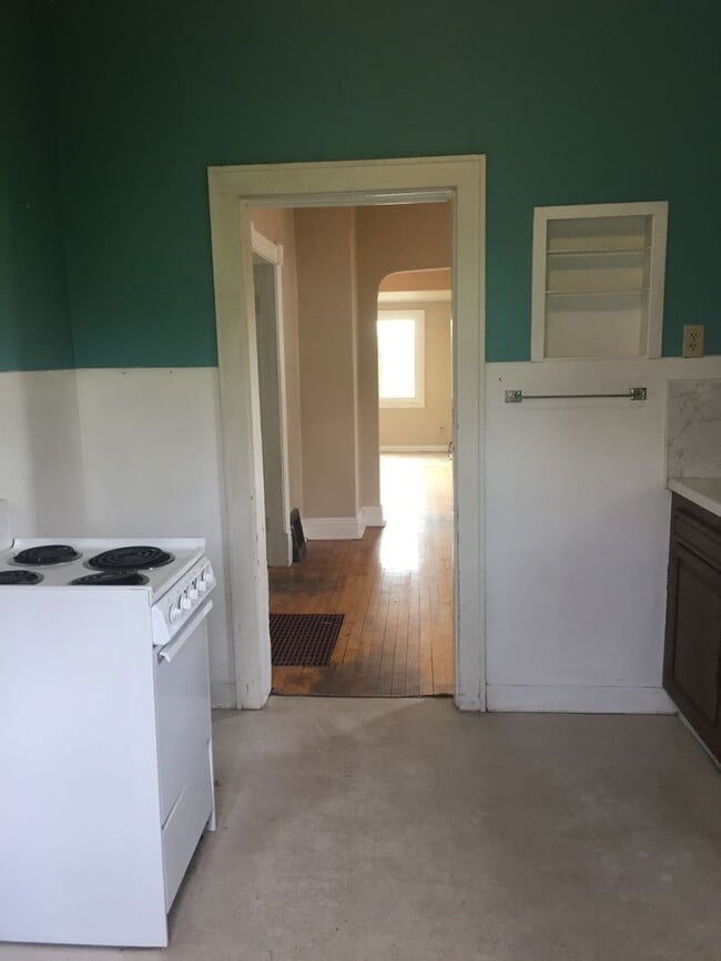 Building Photo - 1217 E 7th St