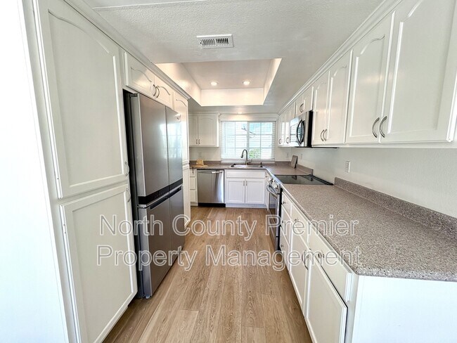 Building Photo - 2995 Lexington Cir