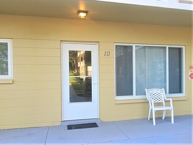 Less than a dozen steps from the car to your front door - 2416 Wrld Pkwy Blvd