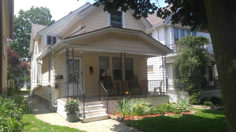 Primary Photo - 3141 S Indiana Ave