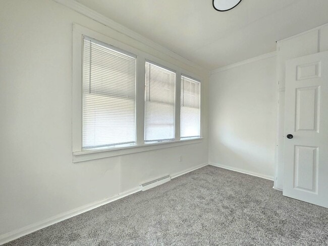 Building Photo - 307 La Porte Ave