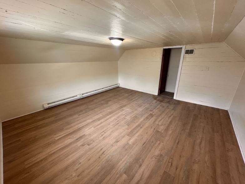 Building Photo - 2006 W Lincoln Ave