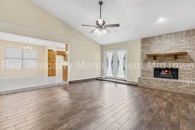 Building Photo - Charming 3-Bedroom Home Just Minutes from ...