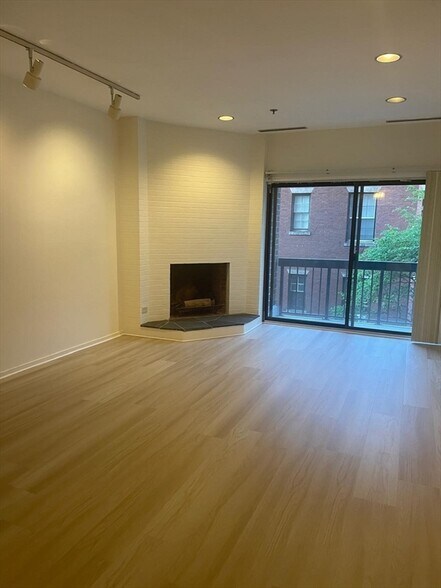 Building Photo - 1272 Beacon St