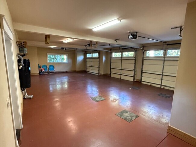 Building Photo - 128 Timber Ln