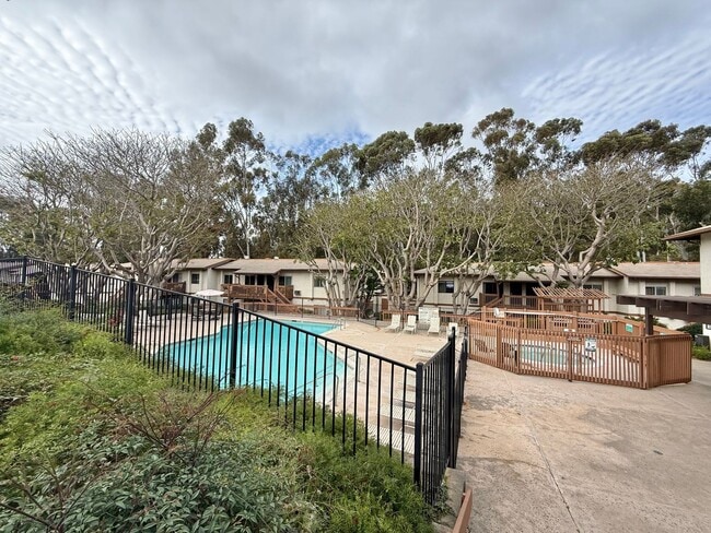 Building Photo - Bright & Spacious 2-Bedroom Condo in Prime Mission Valley Location!