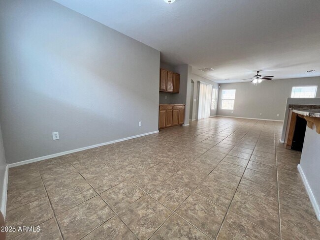 Building Photo - 3119 W Silver Creek Dr