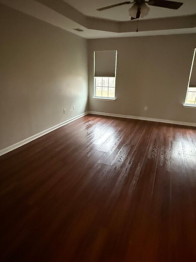 Building Photo - HOME FOR LEASE 4 BR 2 BATH RANCHSTYLE  SPLIT FLOOR PLAN AND OPEN  LARGE  FENCED BACKYARD  CONVENI...