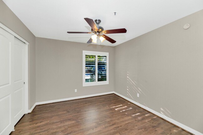 Building Photo - 2025 E Campbell Ave