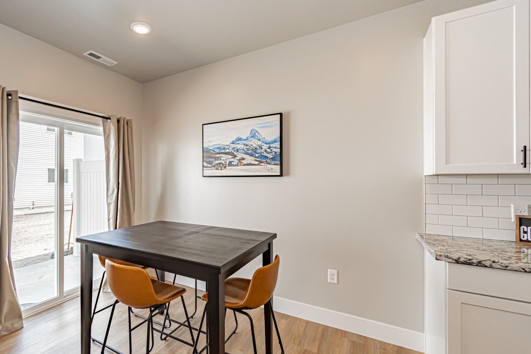 Building Photo - 380 S 3rd W